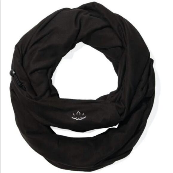 NWT Beyond Yoga Infinity Hidden Pocket Super Soft Scarf Black - Picture 1 of 10